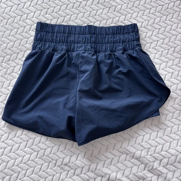 Women's CRZ Yoga 2 in 1 running shorts - Picture 3 of 5